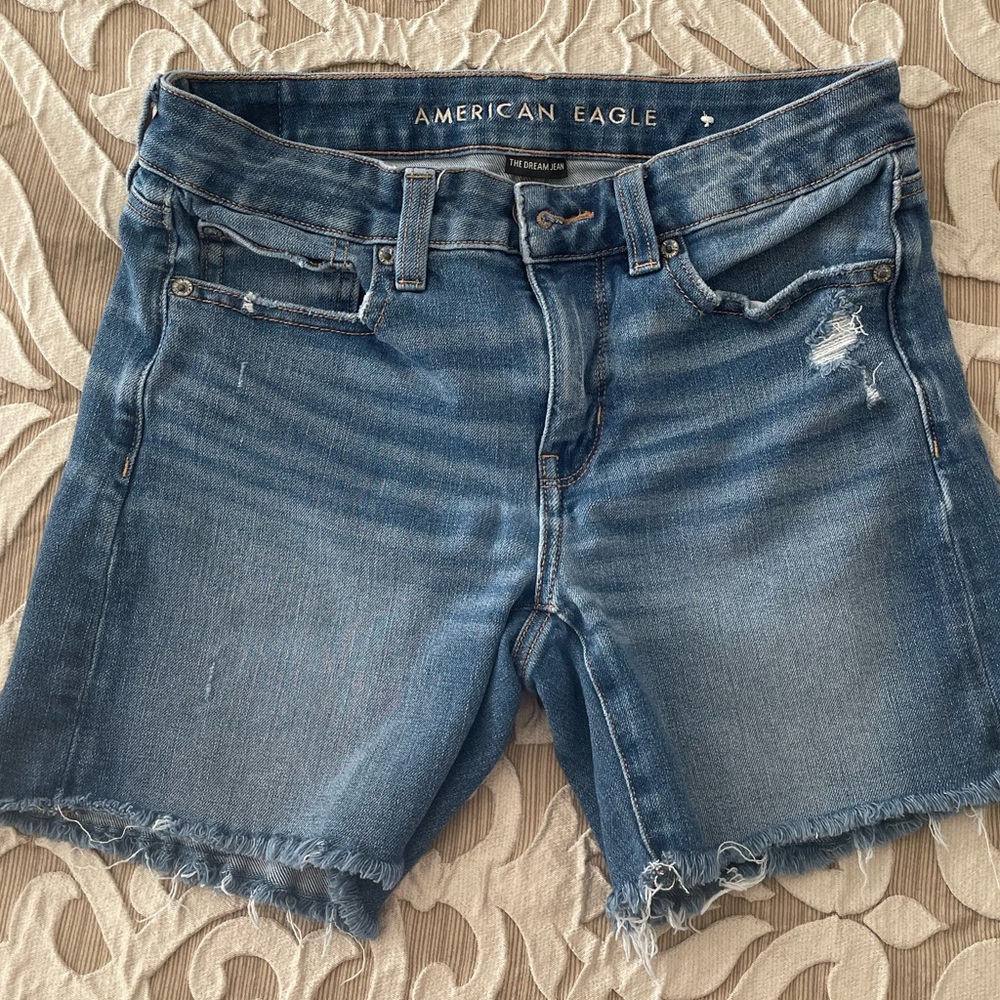 American Eagle - The Dream Team denim shorts; Size 6